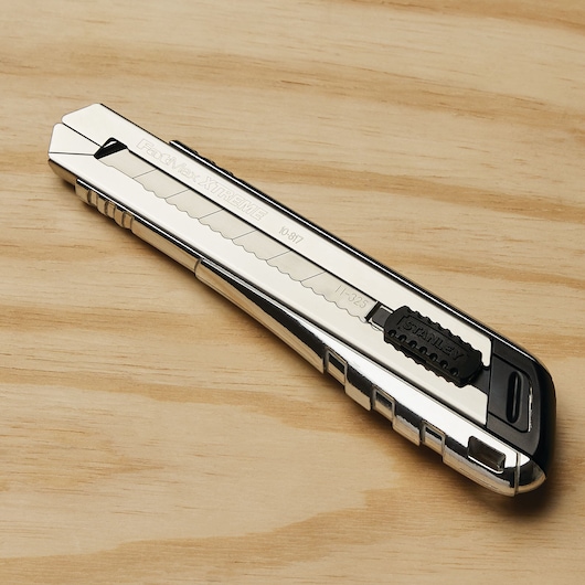 25 Millimeter Fatmax snap off knife on wooden surface.
