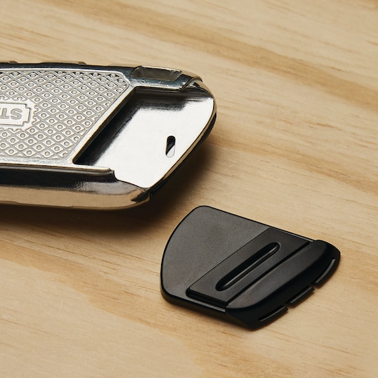 Close up feature of 25 Millimeter Fatmax snap off knife.