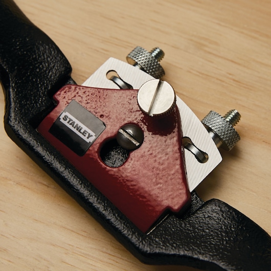 Blade screw feature of Spokeshave flat base.