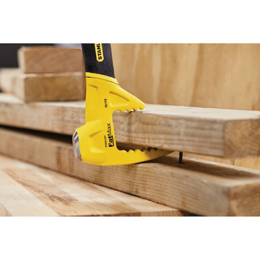 15 inch fat max fubar utility bar being used on wood.