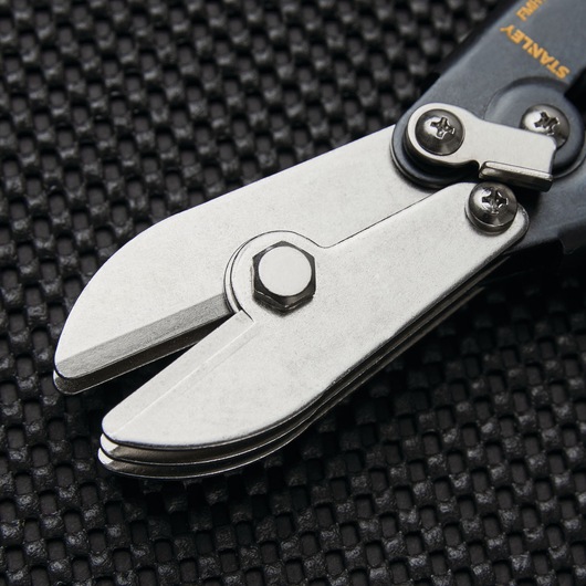 Heavy gauge pipes crimping feature in fatmax snip crimper.