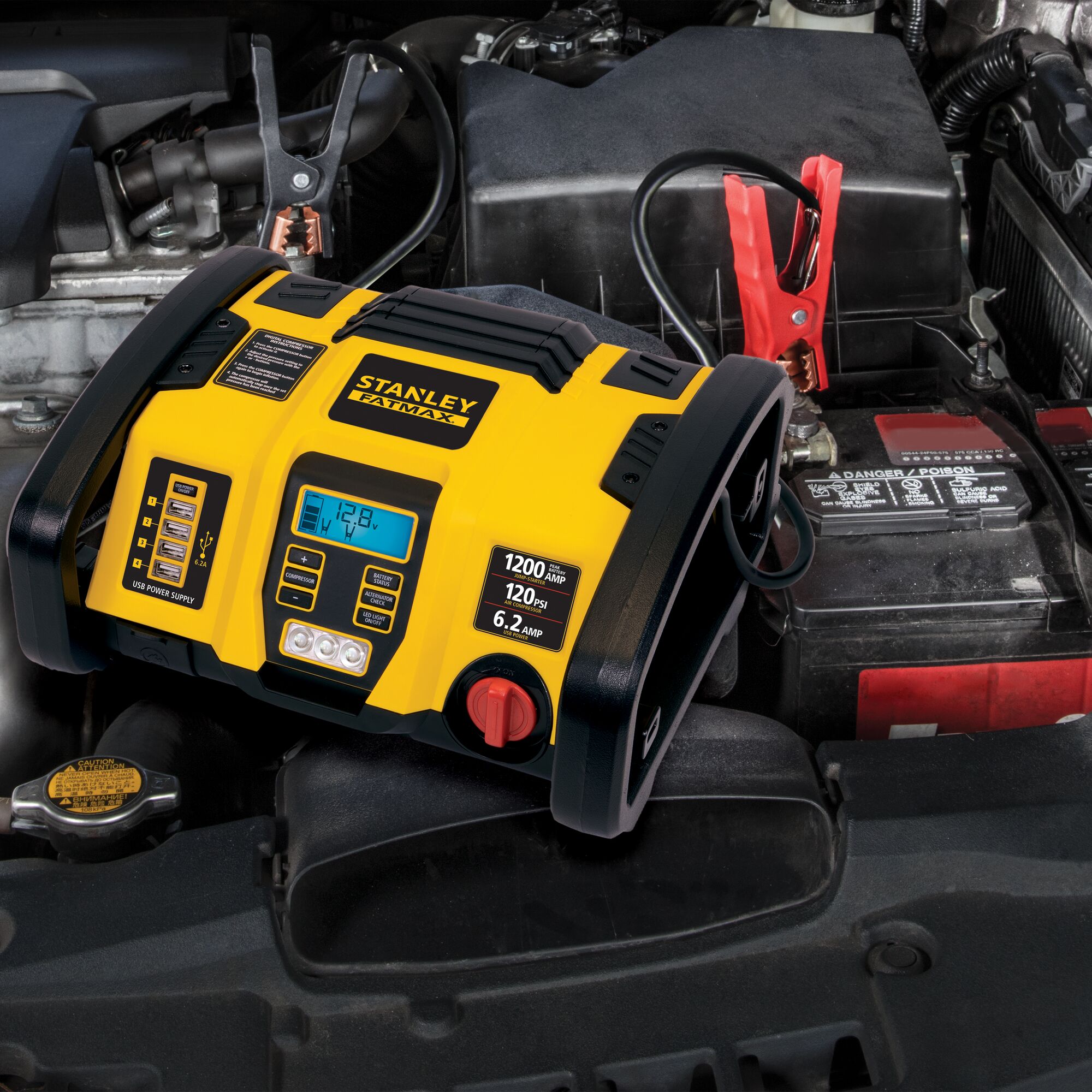 STANLEY® FATMAX® 1000 Peak Amp Power Station Environment In Car